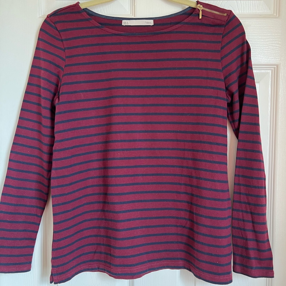 NWOT Sfera Long sleeve top. Striped burgundy/blue. Size Small.